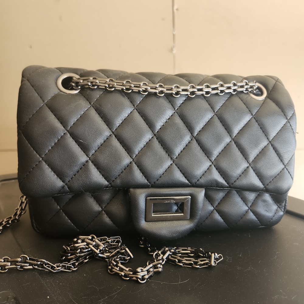 Elegant Black Quilted Chain Bag